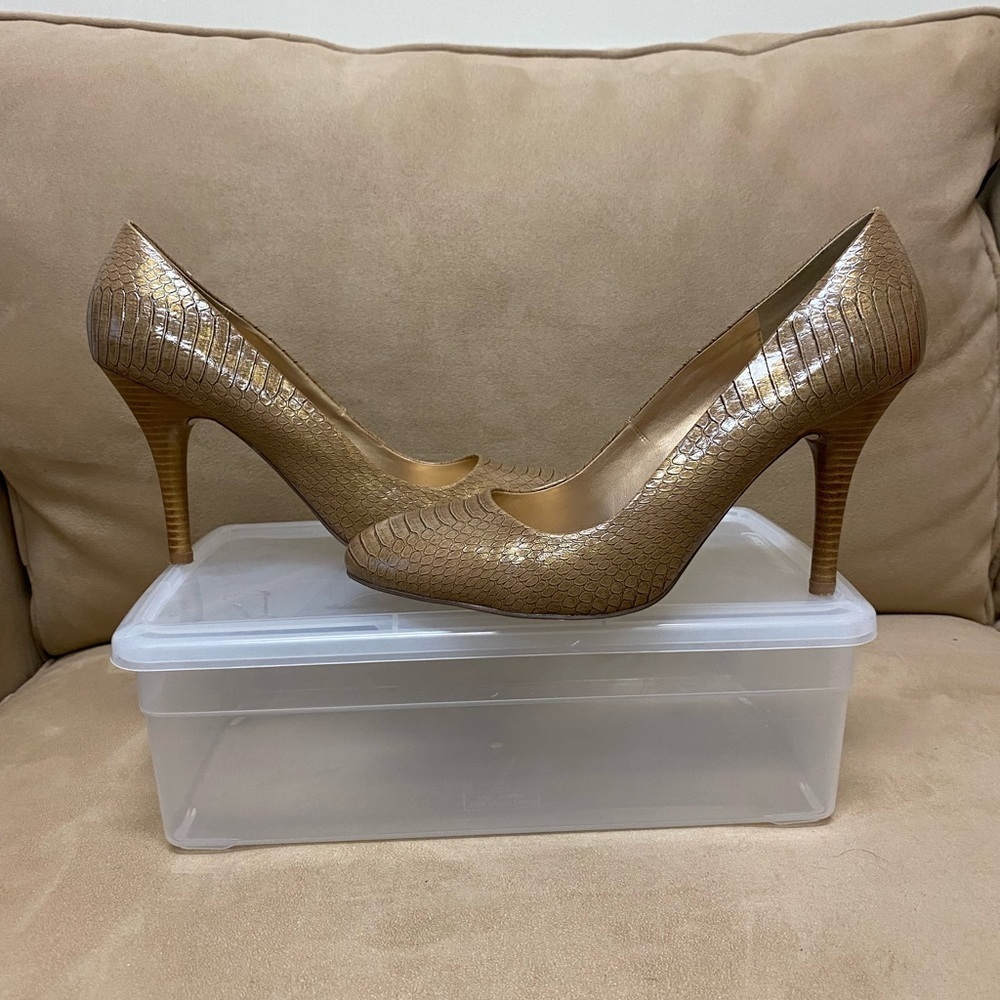 𝅺Exchange by Charles David Croc Print Heel Sz 9